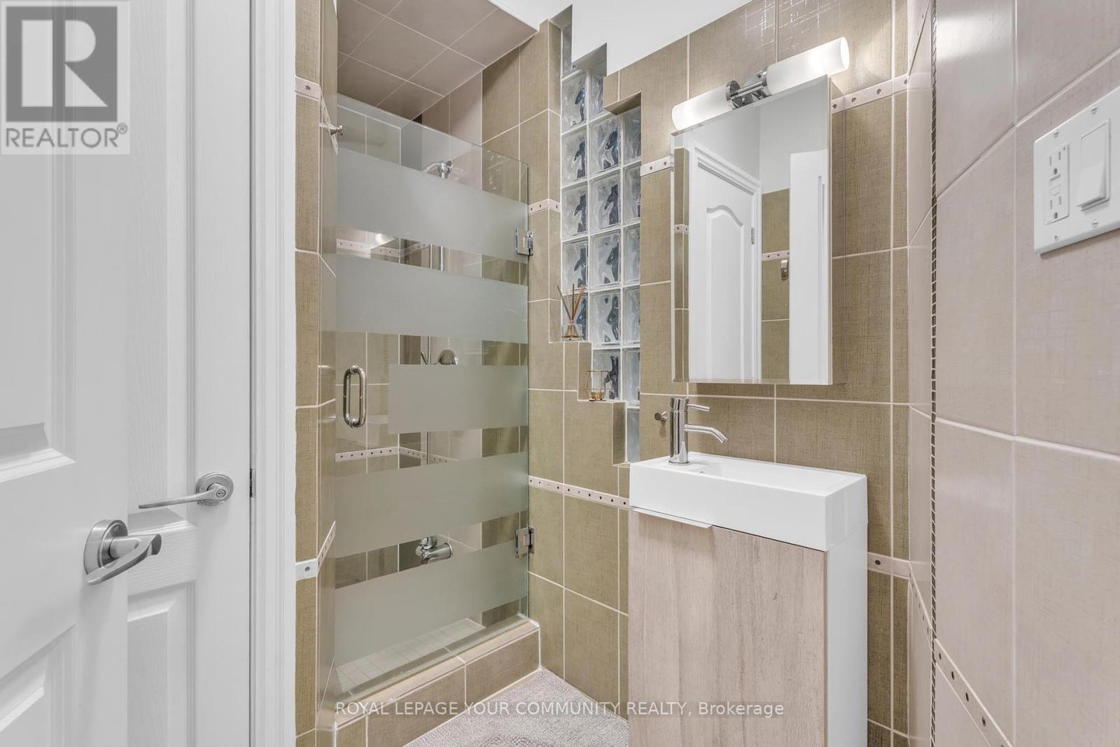 35 Vandervoort Drive, Richmond Hill, Ontario  L4E 0C7 - Photo 31 - N12409233