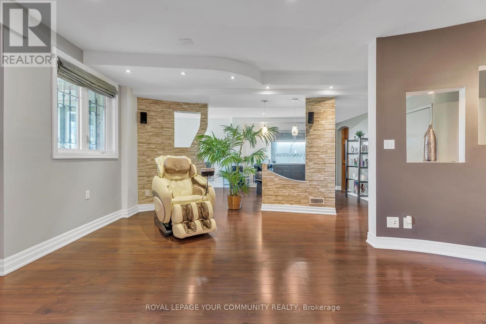 35 Vandervoort Drive, Richmond Hill, Ontario  L4E 0C7 - Photo 34 - N12409233
