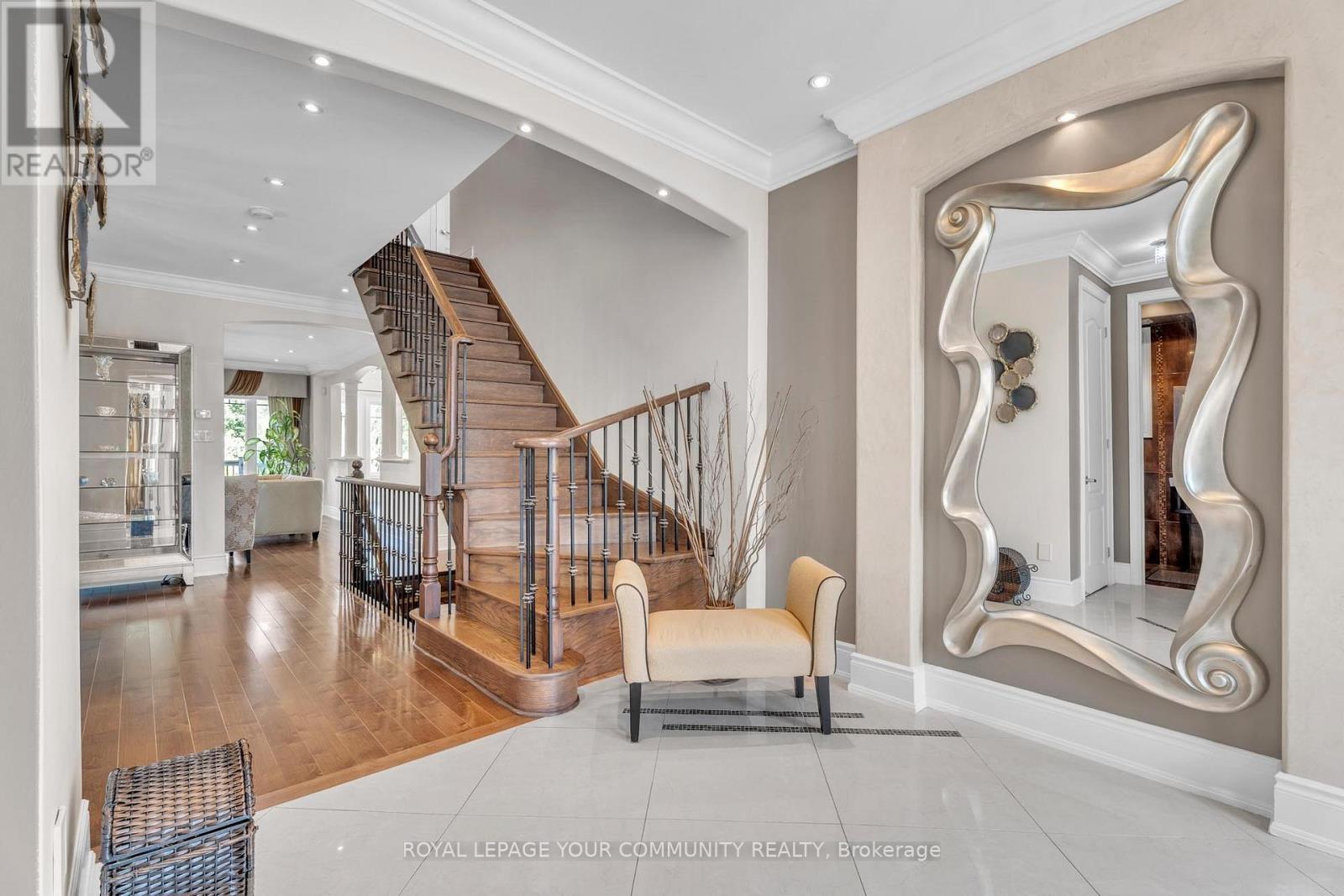 35 Vandervoort Drive, Richmond Hill, Ontario  L4E 0C7 - Photo 6 - N12409233