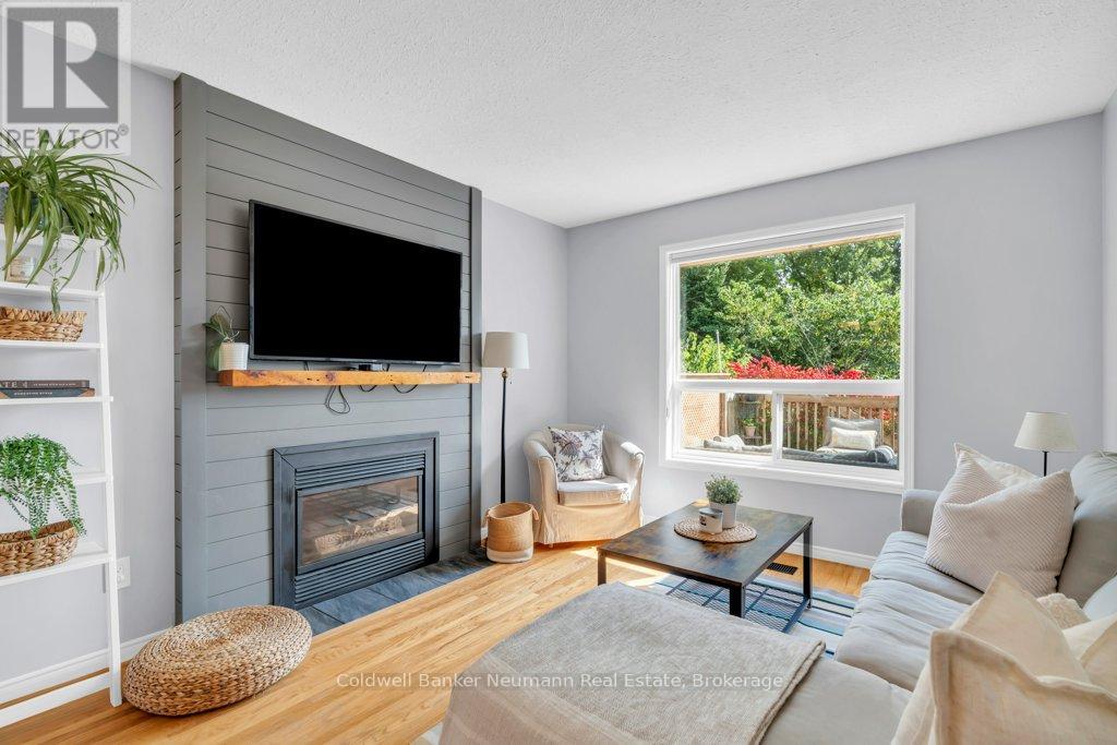 71 Waxwing Crescent, Guelph, Ontario  N1C 1E3 - Photo 14 - X12409386