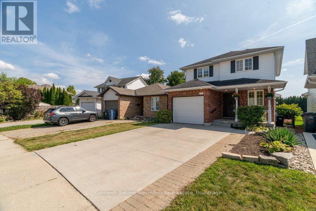 71 Waxwing Crescent, Guelph, Ontario  N1C 1E3 - Photo 4 - X12409386