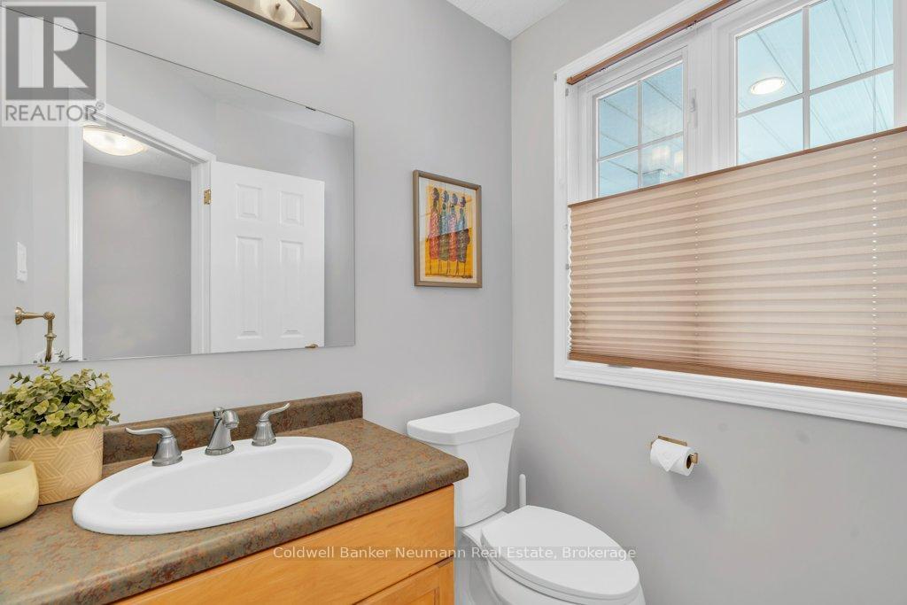 71 Waxwing Crescent, Guelph, Ontario  N1C 1E3 - Photo 9 - X12409386