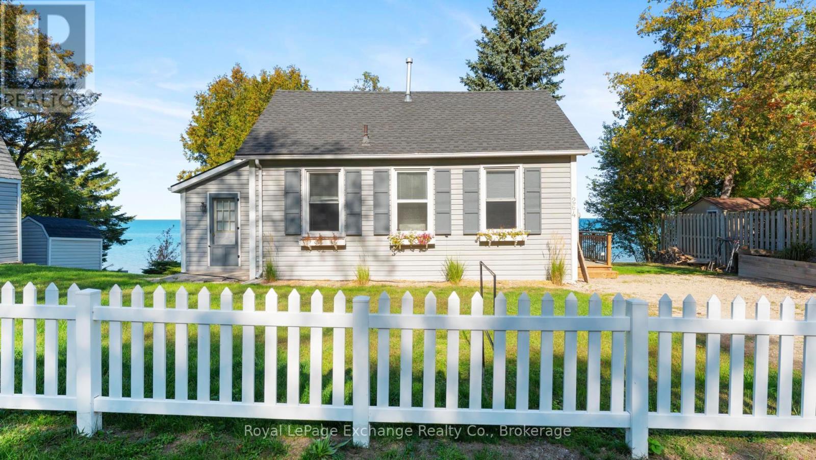 264 Goderich N, Kincardine, Ontario  N2Z 2K3 - Photo 2 - X12409387