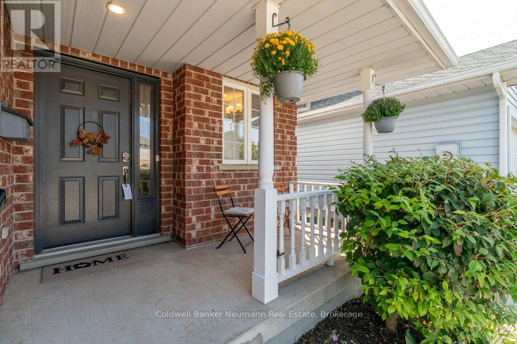 71 Waxwing Crescent, Guelph, Ontario  N1C 1E3 - Photo 6 - X12409386