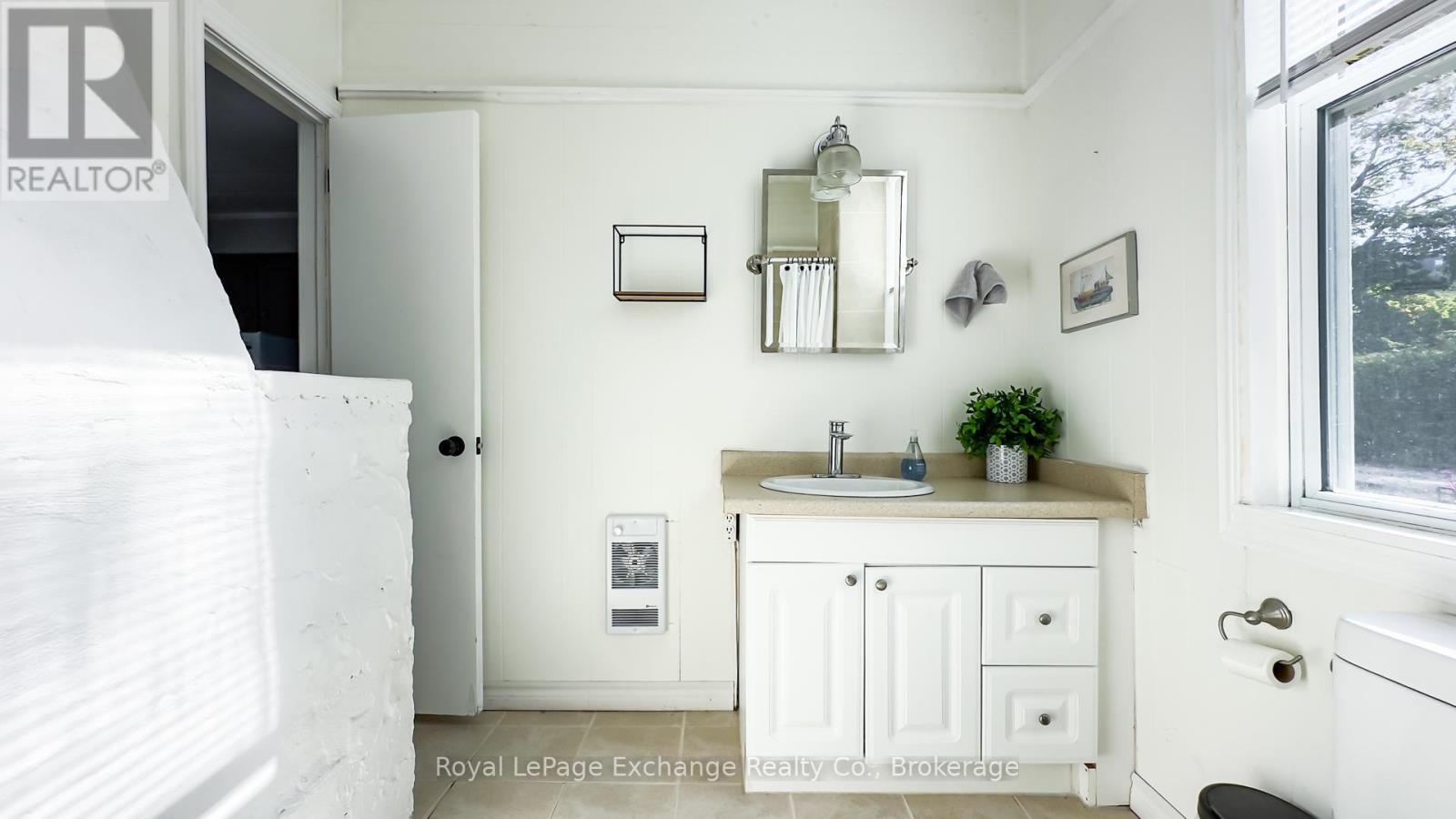 264 Goderich N, Kincardine, Ontario  N2Z 2K3 - Photo 32 - X12409387