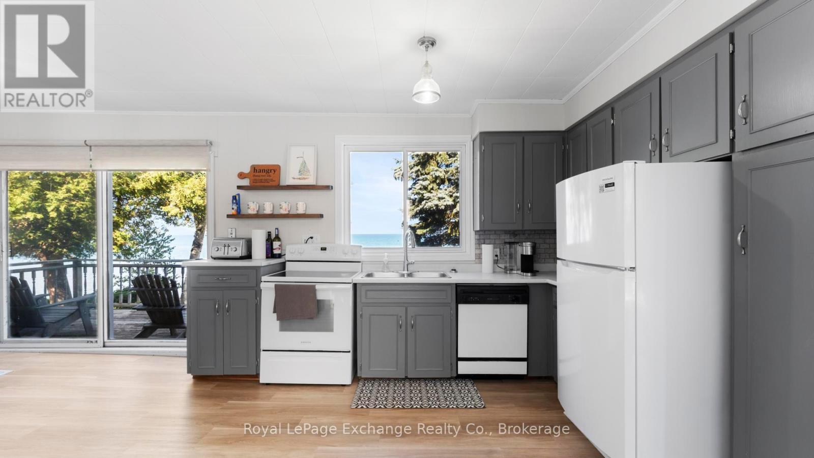 264 Goderich N, Kincardine, Ontario  N2Z 2K3 - Photo 4 - X12409387
