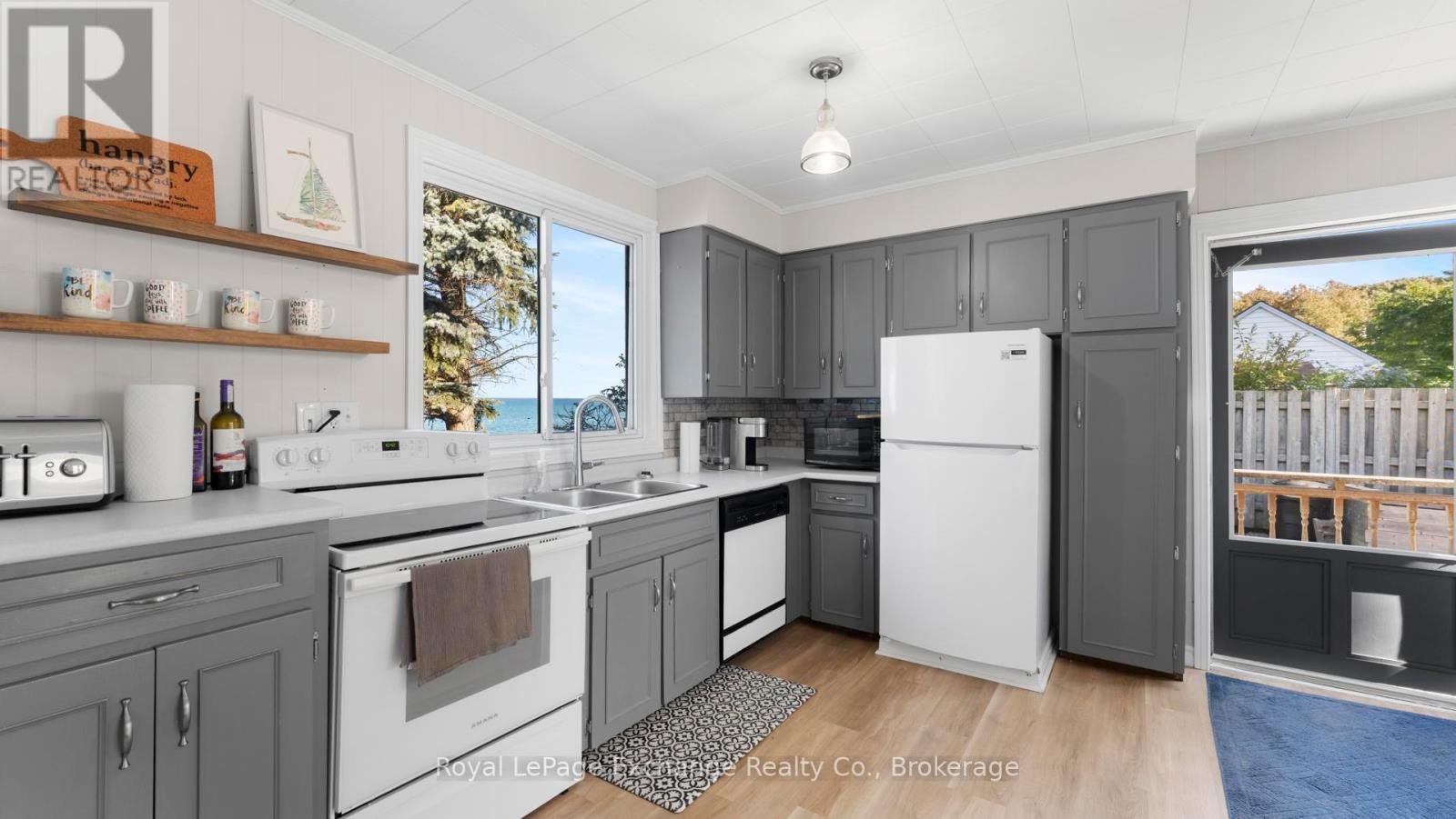 264 Goderich N, Kincardine, Ontario  N2Z 2K3 - Photo 5 - X12409387