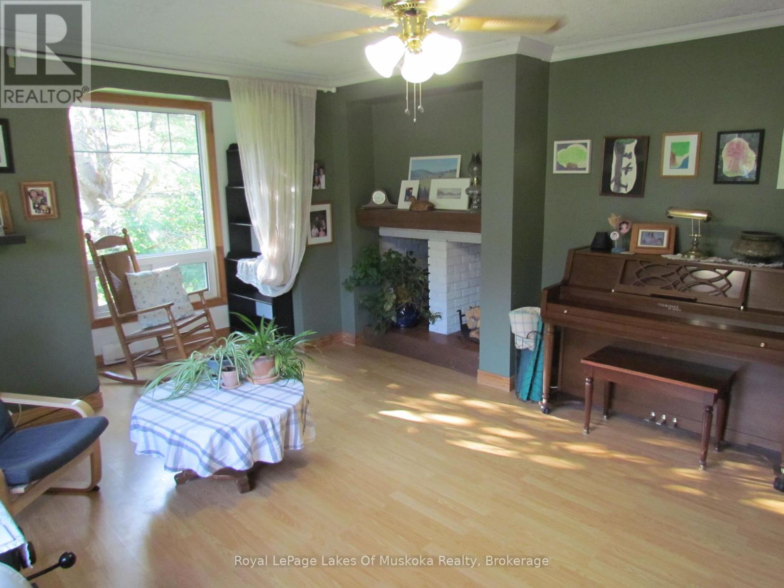 1016 Laycox Road, Gravenhurst, Ontario  P1P 0G8 - Photo 11 - X12409418