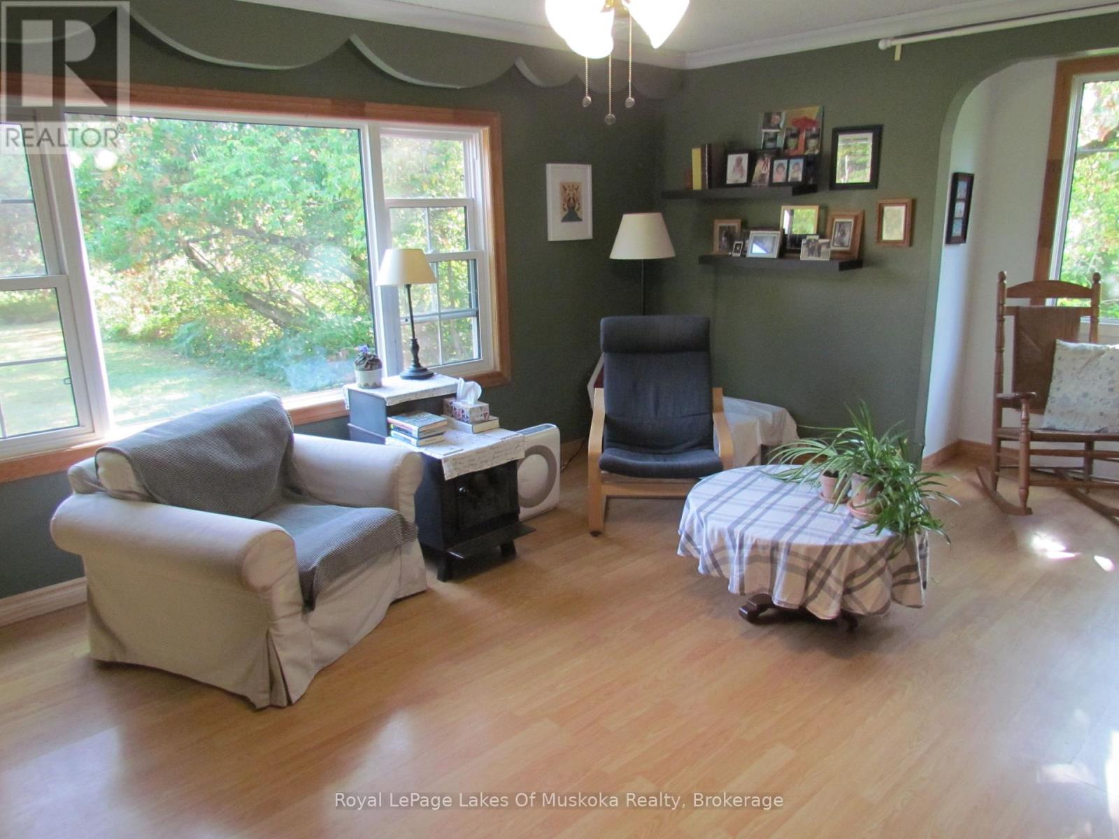 1016 Laycox Road, Gravenhurst, Ontario  P1P 0G8 - Photo 10 - X12409418