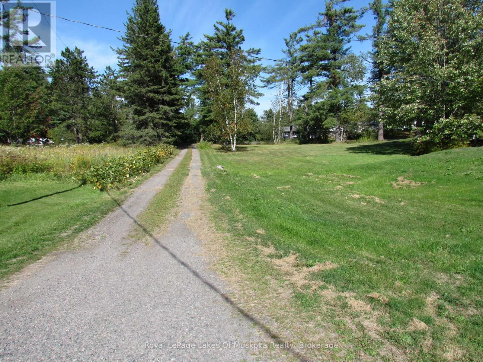 1016 Laycox Road, Gravenhurst, Ontario  P1P 0G8 - Photo 7 - X12409418