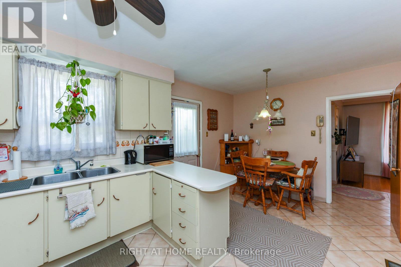 44 Birgitta Crescent, Toronto, Ontario  M9C 3W4 - Photo 10 - W12409145