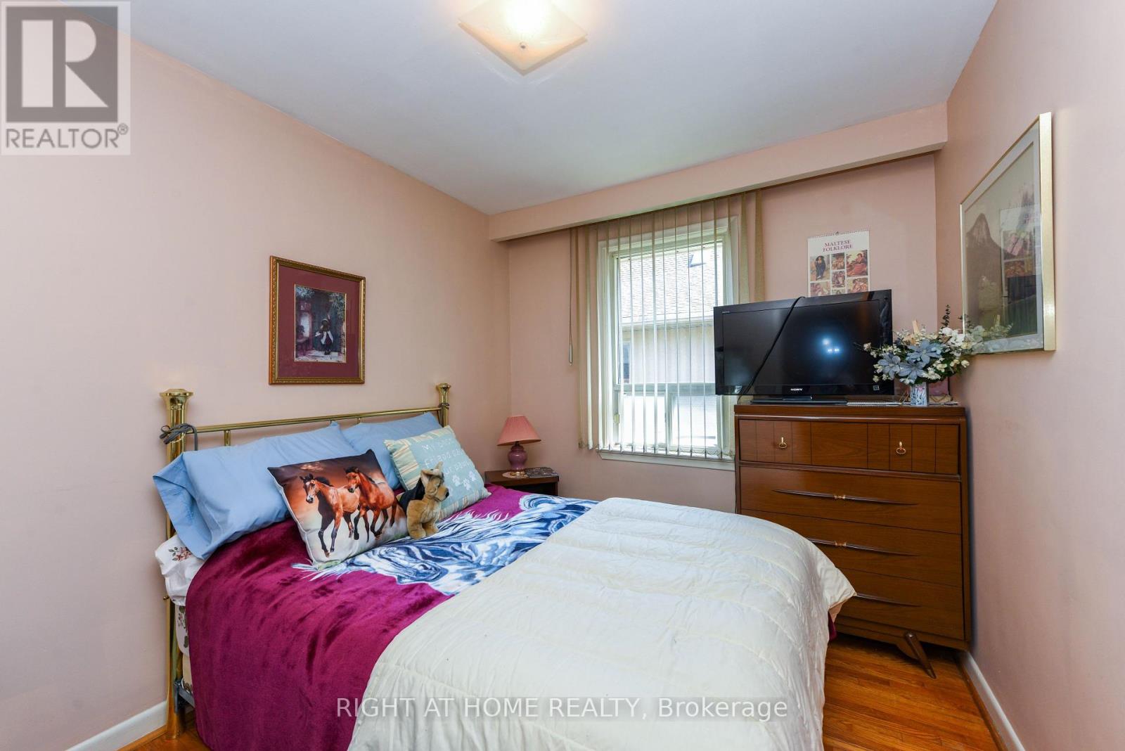 44 Birgitta Crescent, Toronto, Ontario  M9C 3W4 - Photo 15 - W12409145