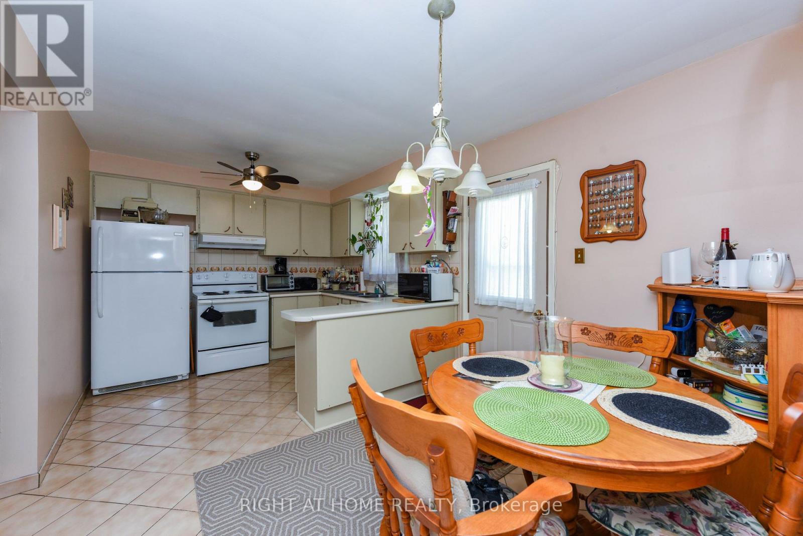 44 Birgitta Crescent, Toronto, Ontario  M9C 3W4 - Photo 7 - W12409145