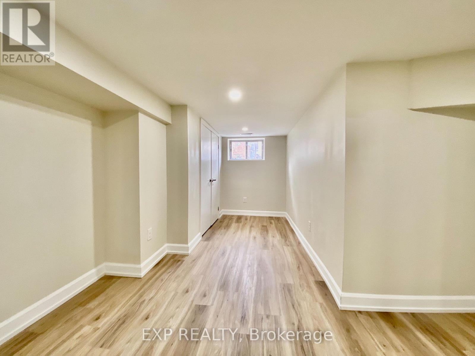 158 Hallmark Avenue, Toronto, Ontario  M8W 4K8 - Photo 10 - W12409150