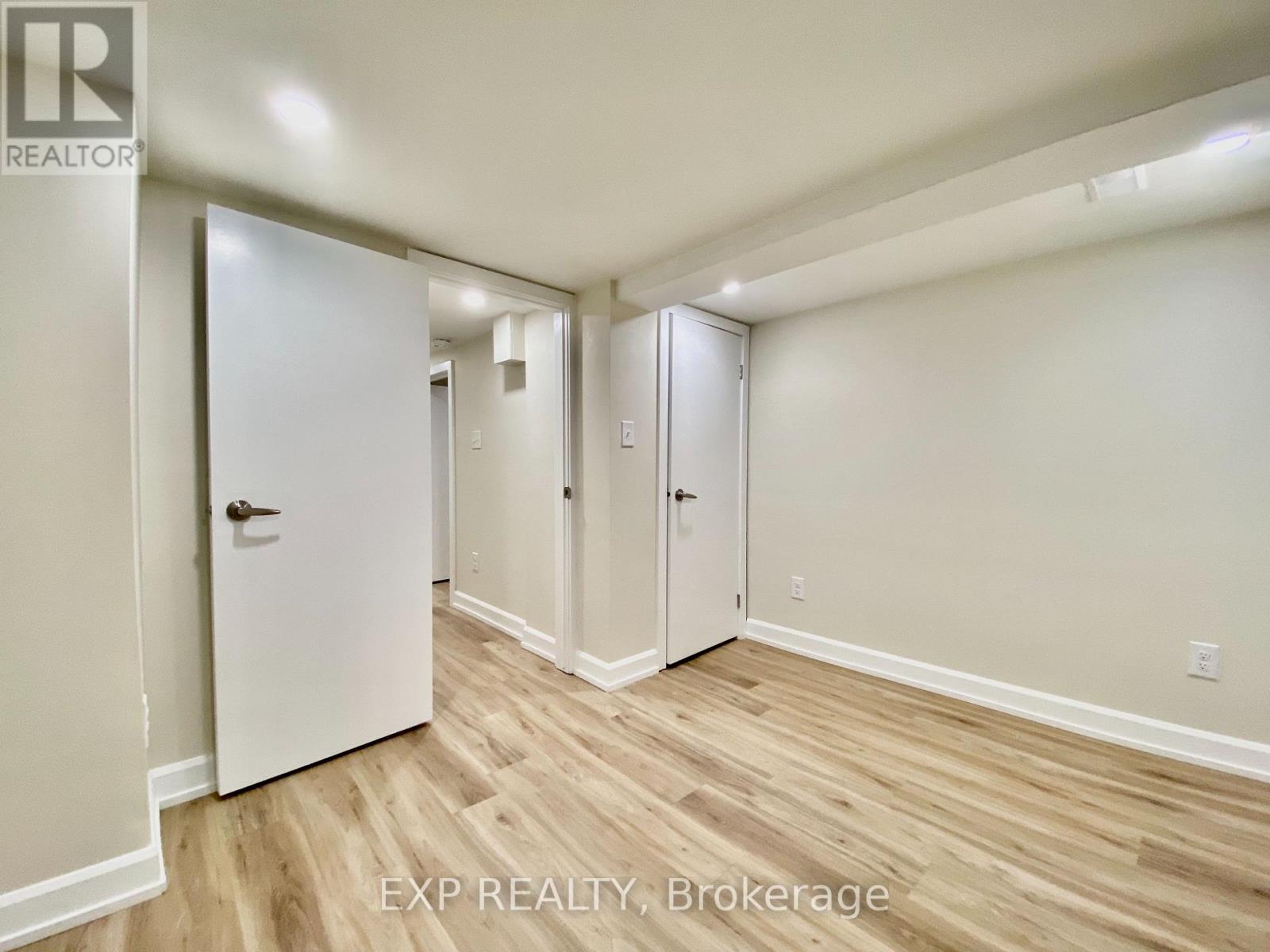 158 Hallmark Avenue, Toronto, Ontario  M8W 4K8 - Photo 11 - W12409150