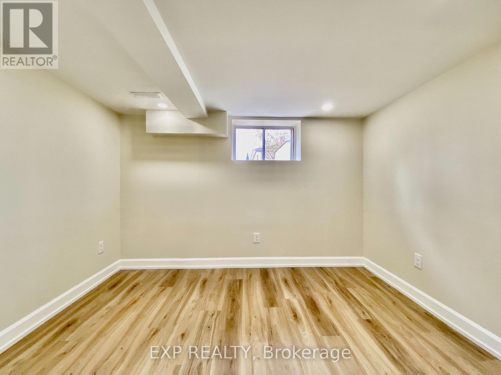158 Hallmark Avenue, Toronto, Ontario  M8W 4K8 - Photo 12 - W12409150