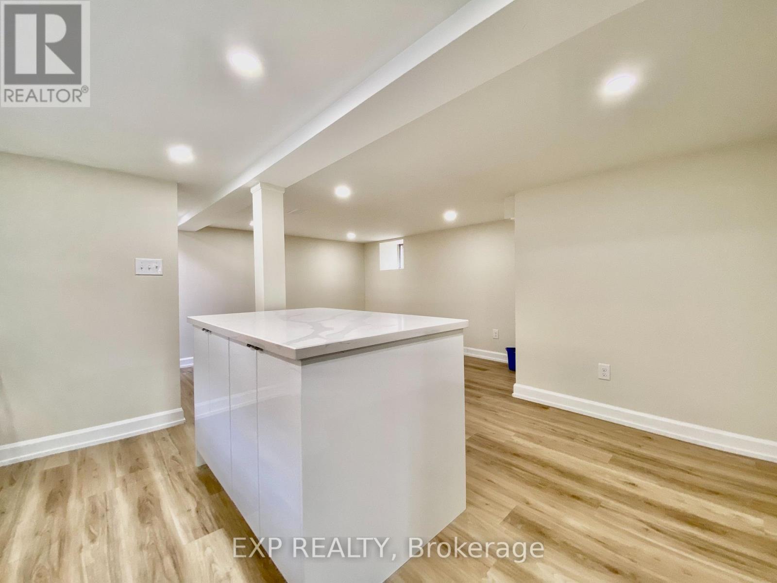 158 Hallmark Avenue, Toronto, Ontario  M8W 4K8 - Photo 5 - W12409150