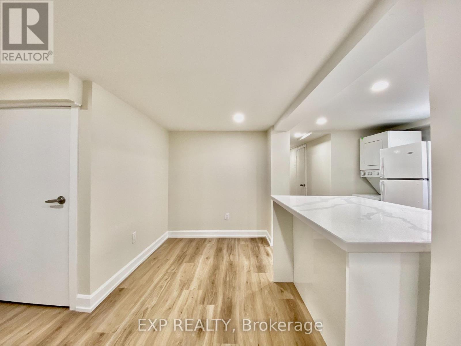 158 Hallmark Avenue, Toronto, Ontario  M8W 4K8 - Photo 7 - W12409150
