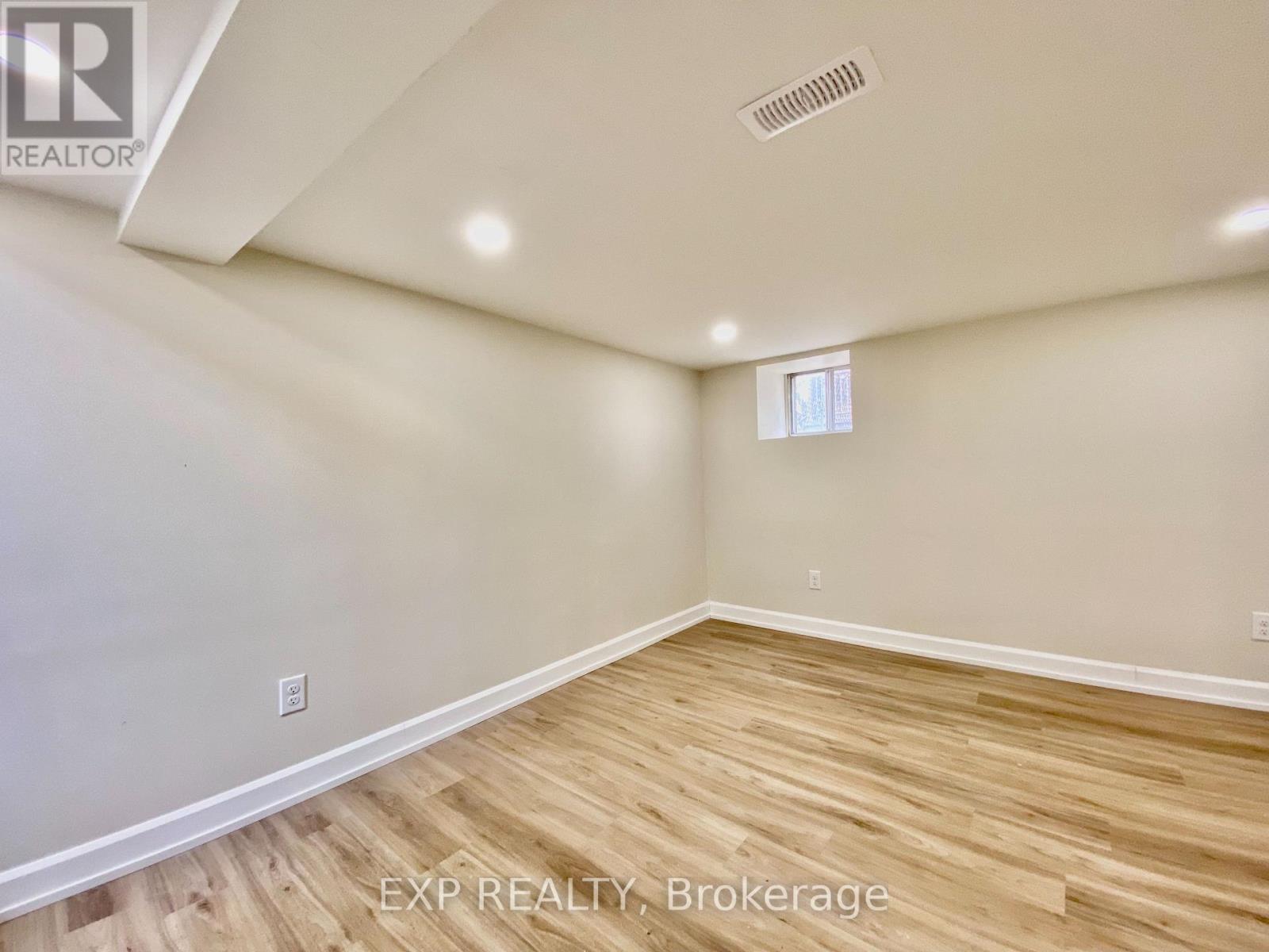 158 Hallmark Avenue, Toronto, Ontario  M8W 4K8 - Photo 8 - W12409150