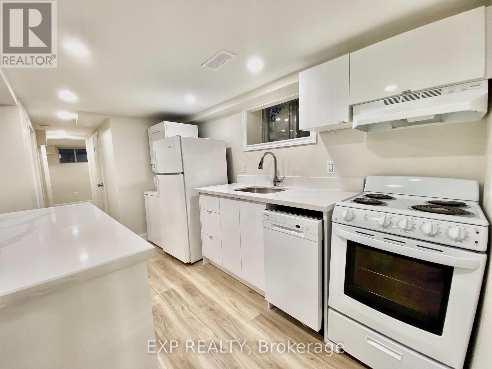 158 Hallmark Avenue, Toronto, Ontario  M8W 4K8 - Photo 9 - W12409150