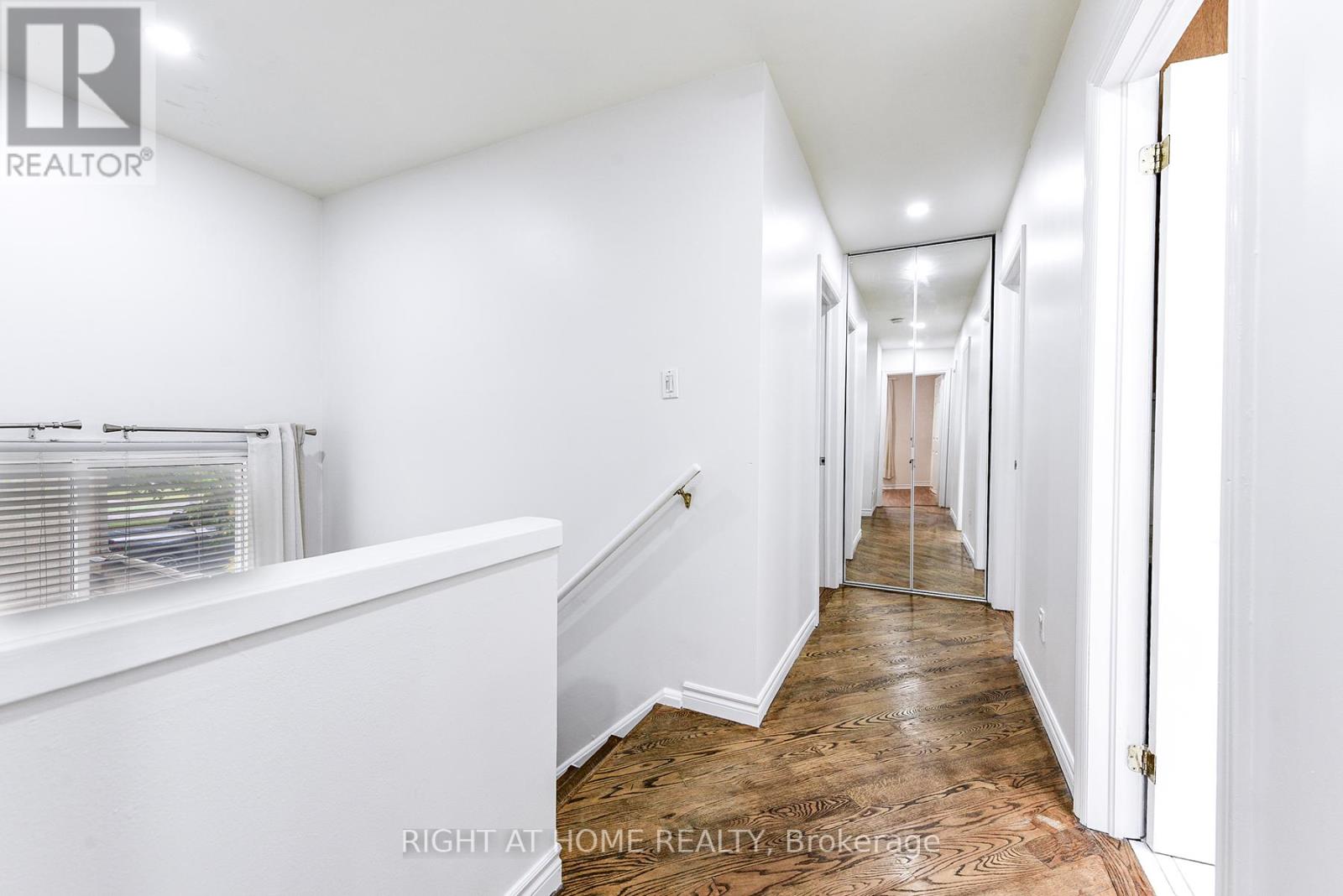 2824 Bucklepost Crescent, Mississauga, Ontario  L5N 1X5 - Photo 14 - W12409156