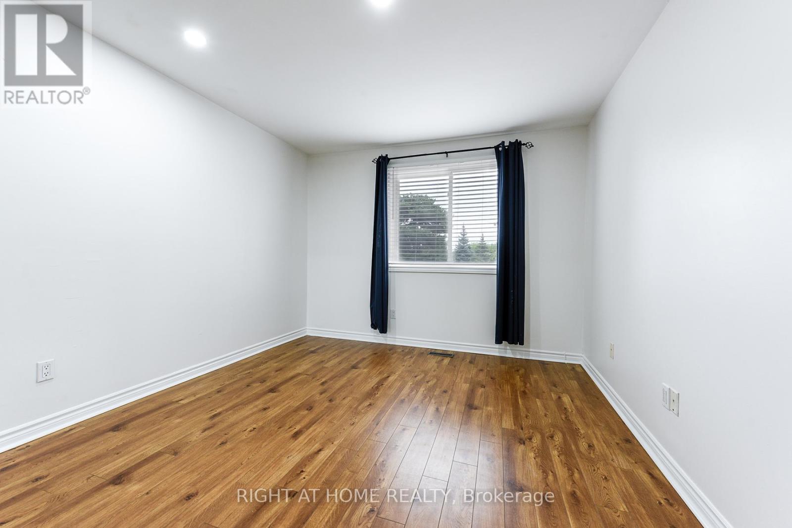 2824 Bucklepost Crescent, Mississauga, Ontario  L5N 1X5 - Photo 16 - W12409156