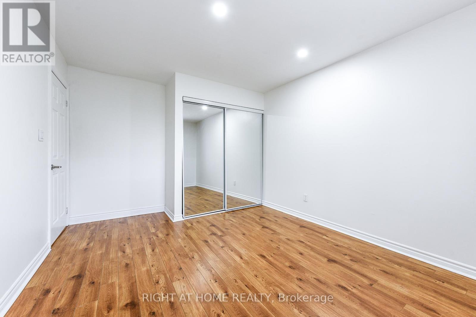 2824 Bucklepost Crescent, Mississauga, Ontario  L5N 1X5 - Photo 17 - W12409156