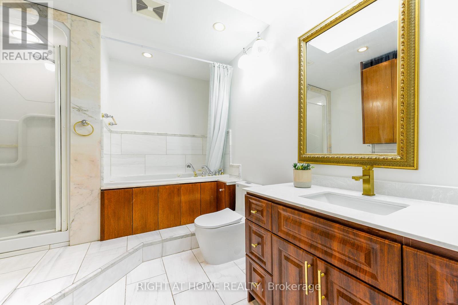 2824 Bucklepost Crescent, Mississauga, Ontario  L5N 1X5 - Photo 18 - W12409156