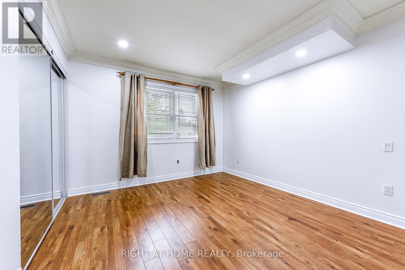 2824 Bucklepost Crescent, Mississauga, Ontario  L5N 1X5 - Photo 20 - W12409156