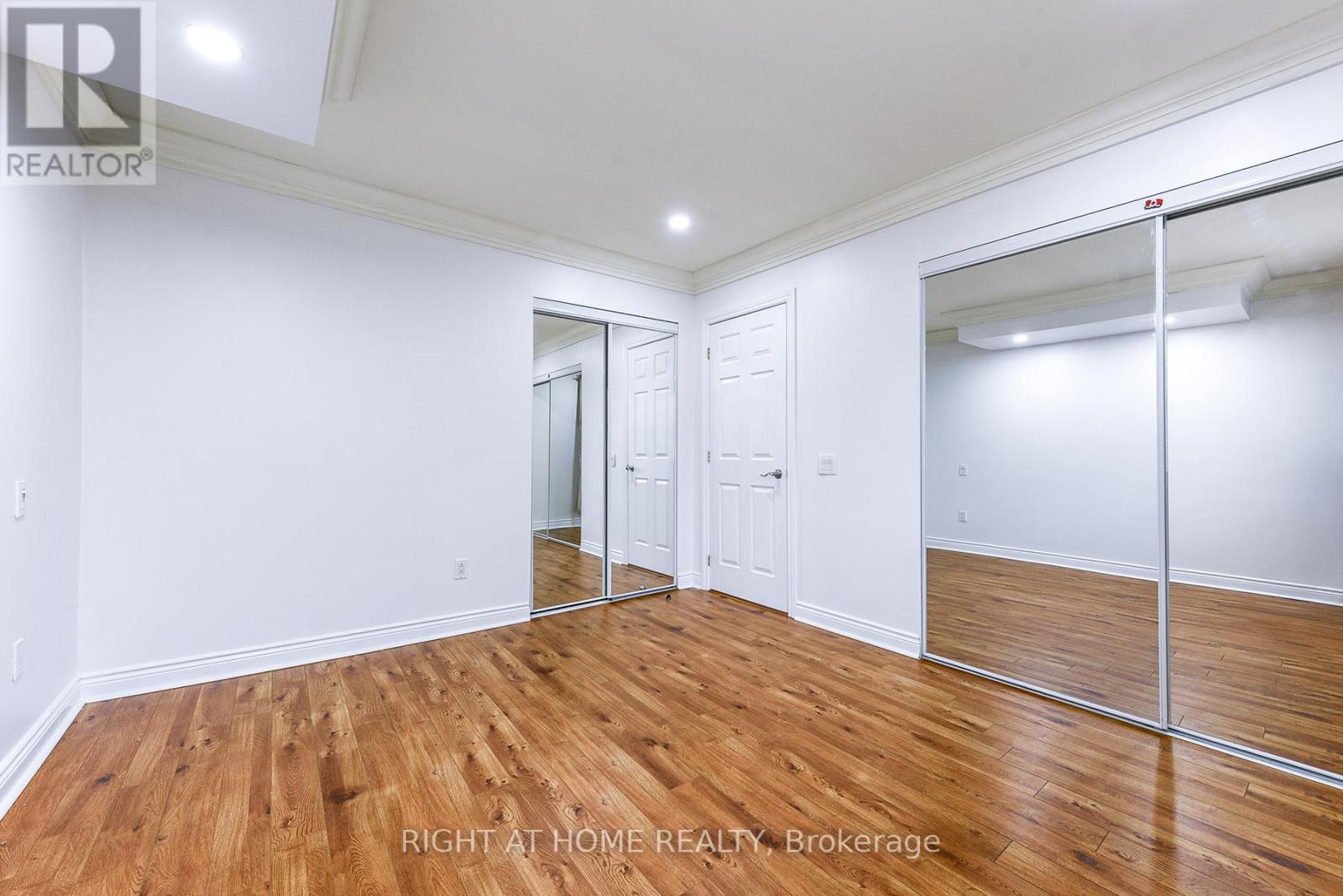 2824 Bucklepost Crescent, Mississauga, Ontario  L5N 1X5 - Photo 21 - W12409156