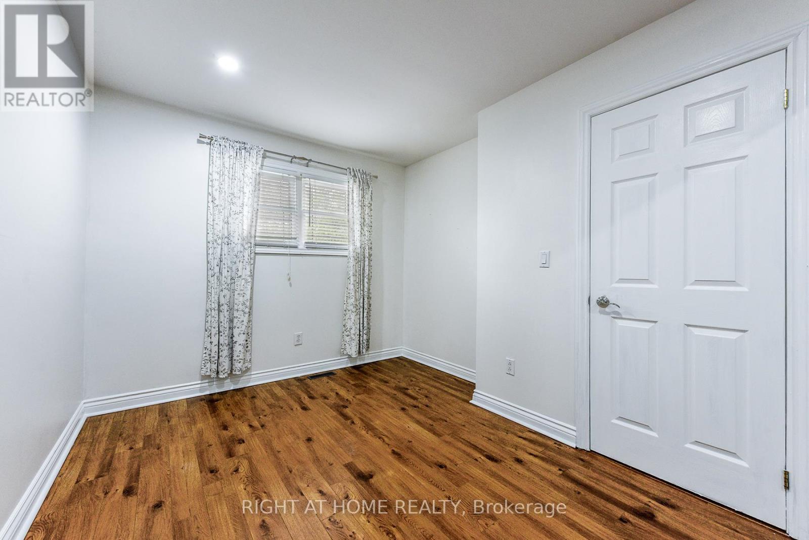 2824 Bucklepost Crescent, Mississauga, Ontario  L5N 1X5 - Photo 22 - W12409156