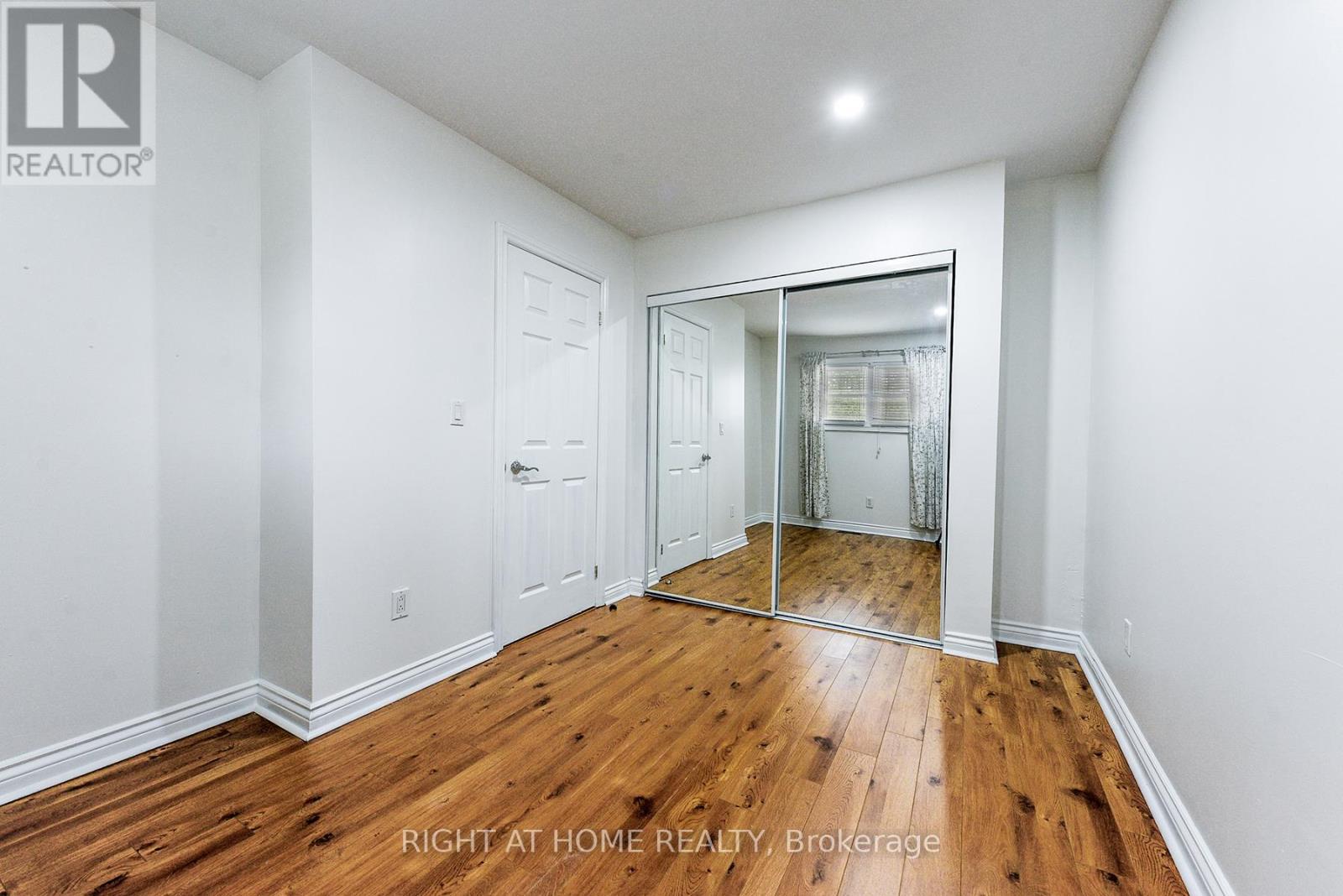 2824 Bucklepost Crescent, Mississauga, Ontario  L5N 1X5 - Photo 23 - W12409156