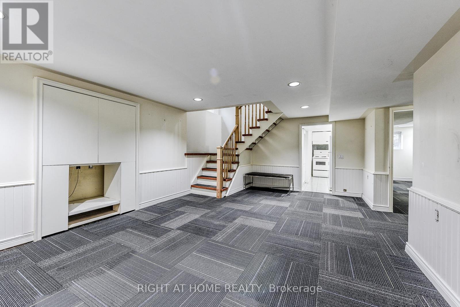 2824 Bucklepost Crescent, Mississauga, Ontario  L5N 1X5 - Photo 25 - W12409156