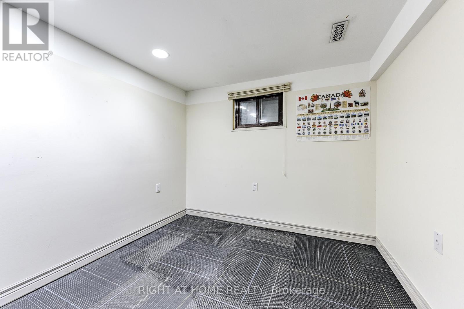 2824 Bucklepost Crescent, Mississauga, Ontario  L5N 1X5 - Photo 26 - W12409156