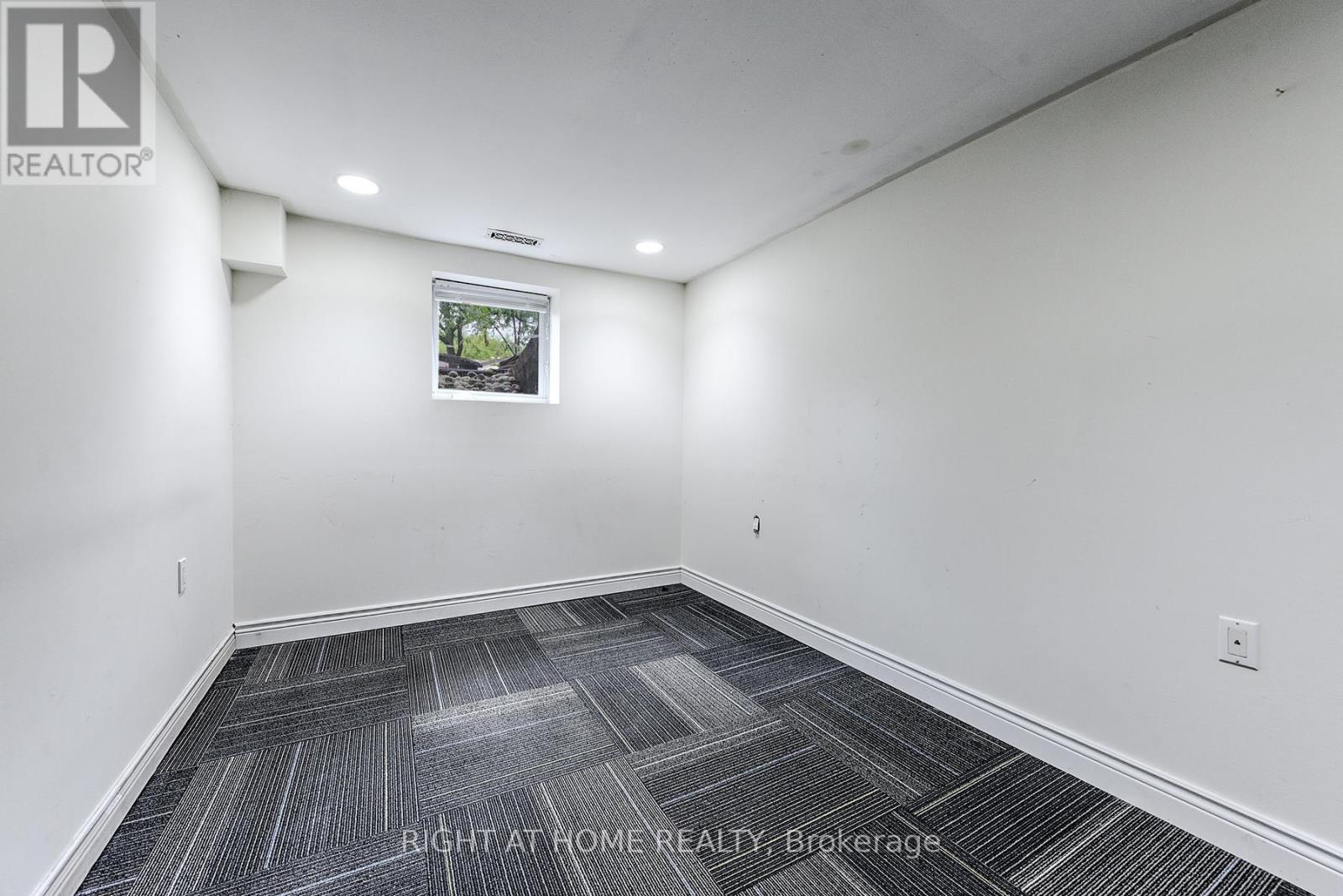 2824 Bucklepost Crescent, Mississauga, Ontario  L5N 1X5 - Photo 28 - W12409156