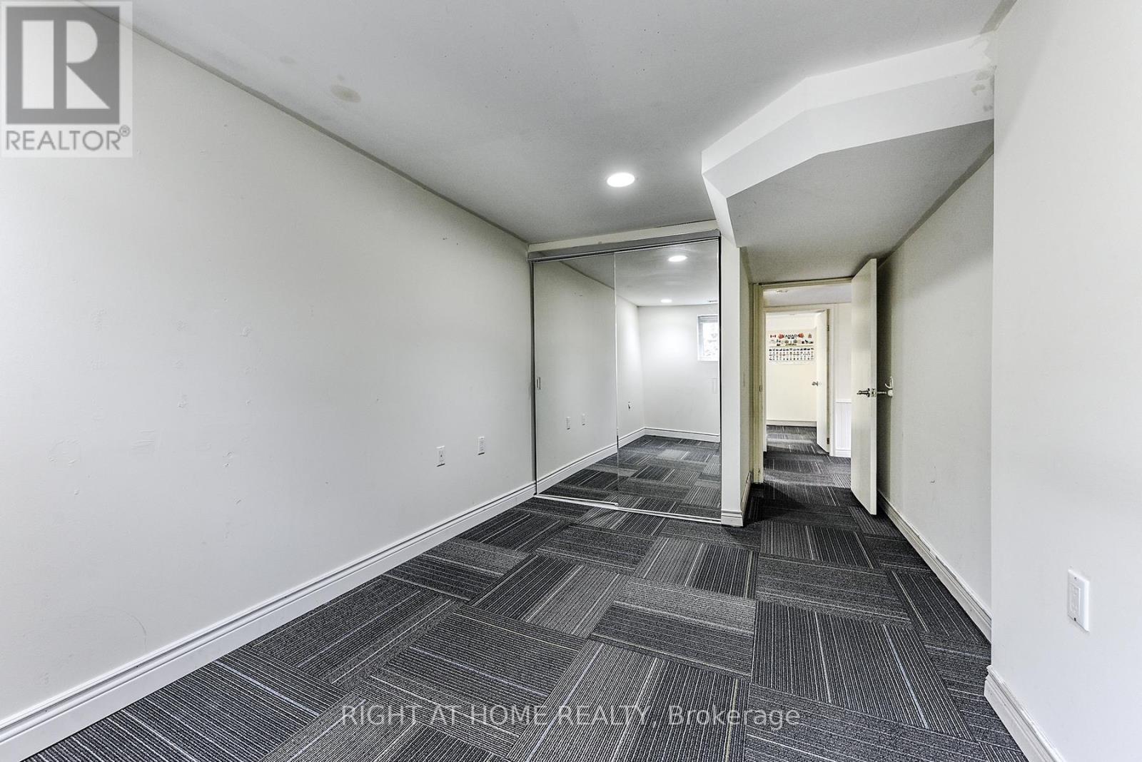 2824 Bucklepost Crescent, Mississauga, Ontario  L5N 1X5 - Photo 29 - W12409156