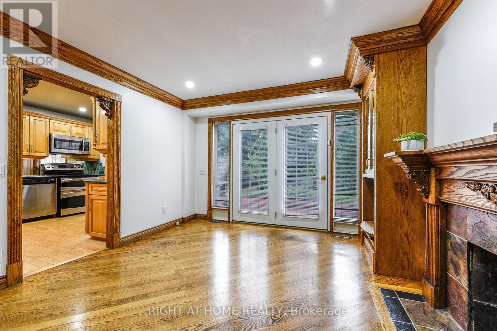 2824 Bucklepost Crescent, Mississauga, Ontario  L5N 1X5 - Photo 6 - W12409156