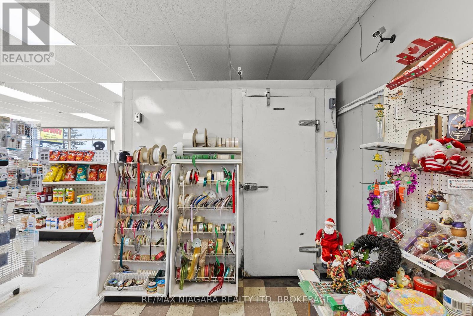 1530 Niagara Stone Road, Niagara-On-The-Lake, Ontario  L0S 1J0 - Photo 12 - X12013133