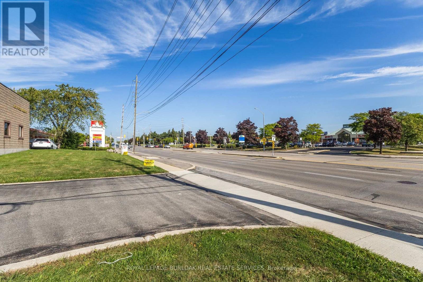 3534 Mainway, Burlington, Ontario  L7M 1A8 - Photo 24 - W12409186