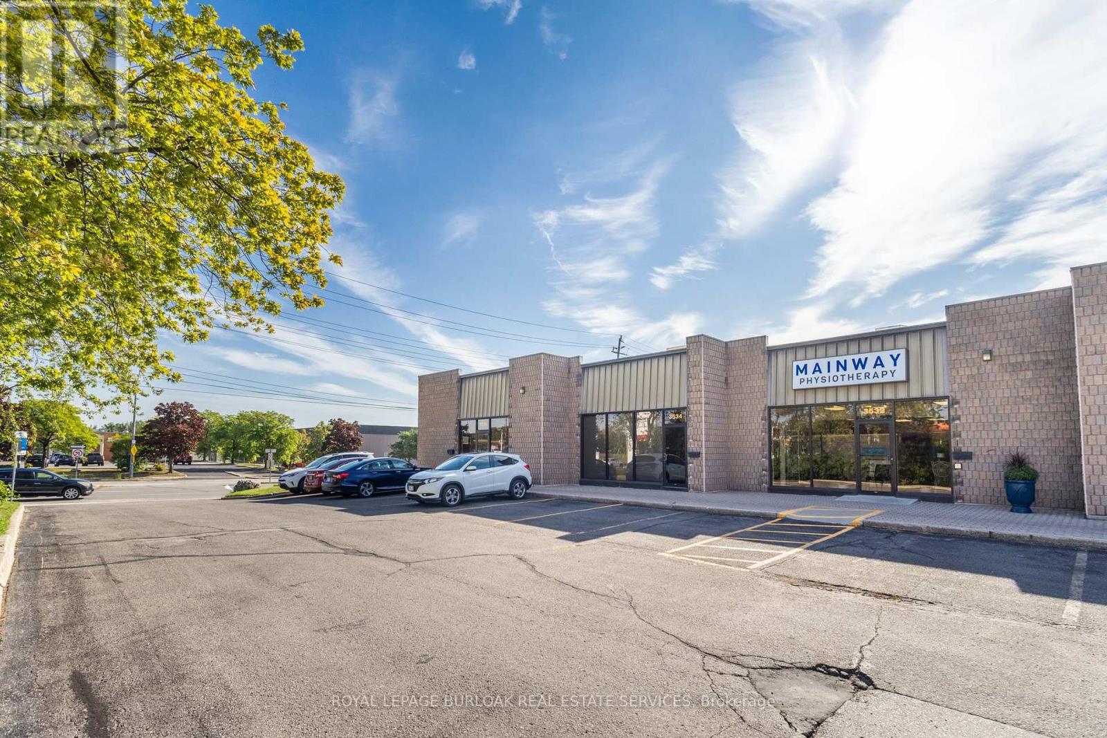 3534 Mainway, Burlington, Ontario  L7M 1A8 - Photo 3 - W12409186