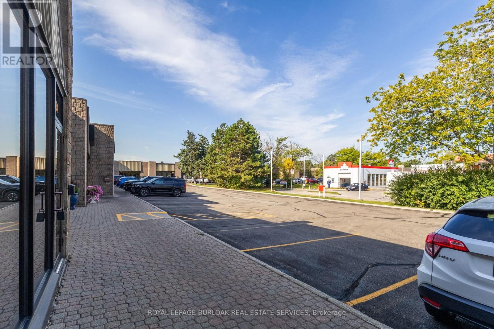 3534 Mainway, Burlington, Ontario  L7M 1A8 - Photo 6 - W12409186