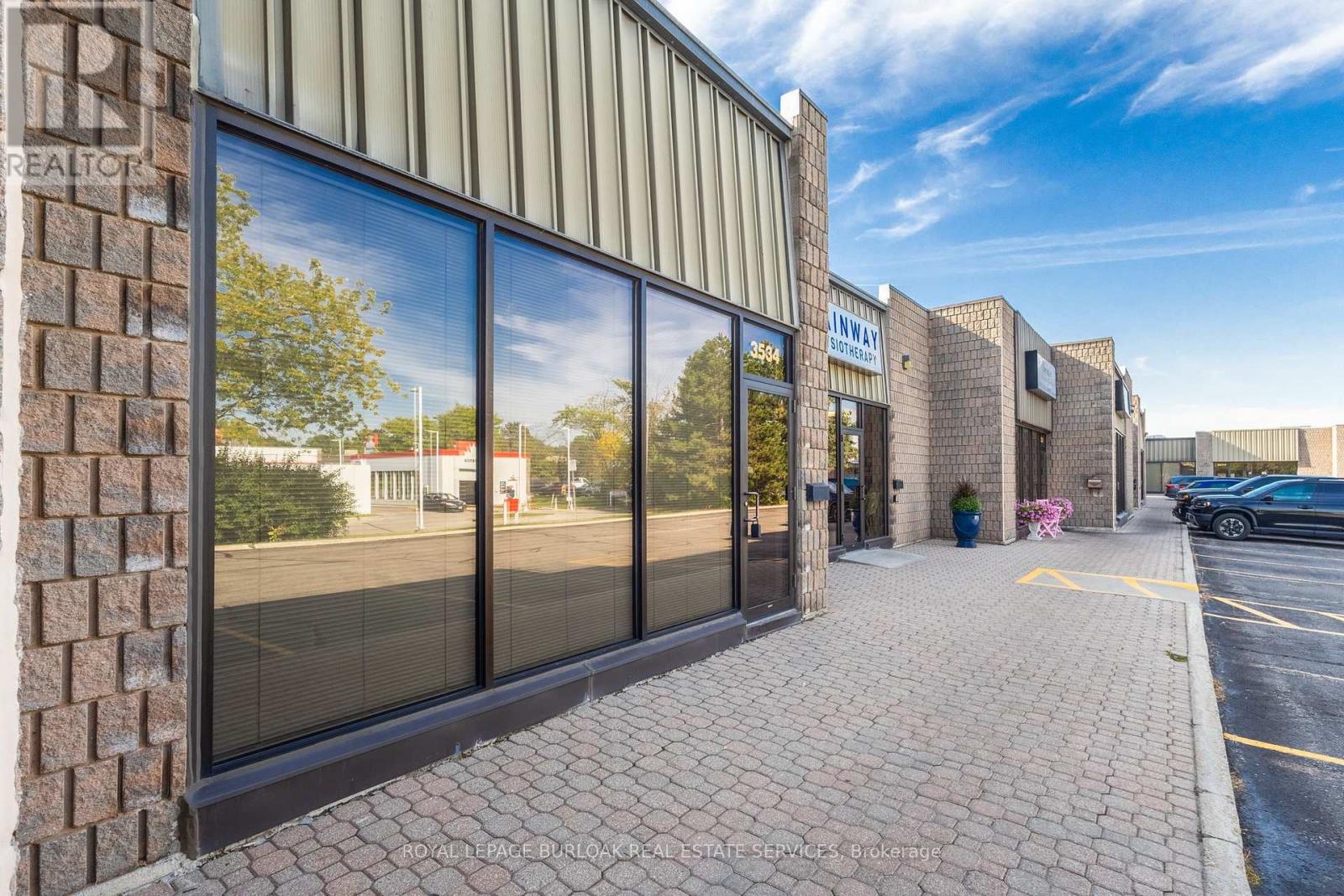 3534 Mainway, Burlington, Ontario  L7M 1A8 - Photo 7 - W12409186