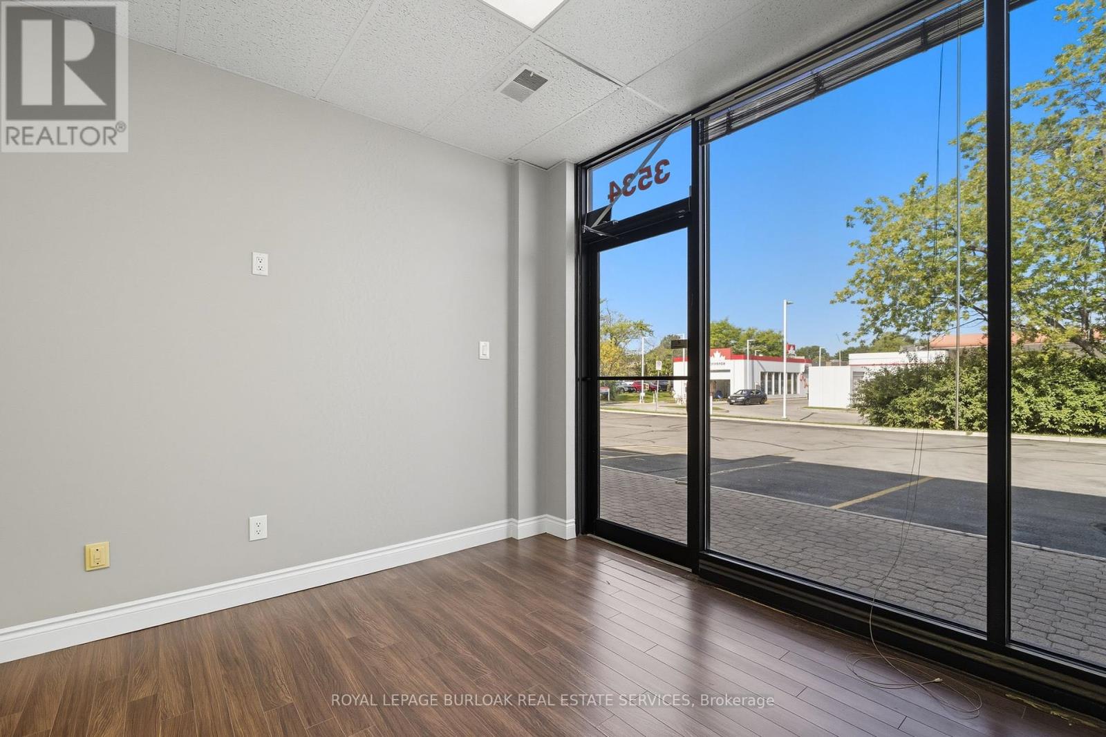 3534 Mainway, Burlington, Ontario  L7M 1A8 - Photo 9 - W12409186