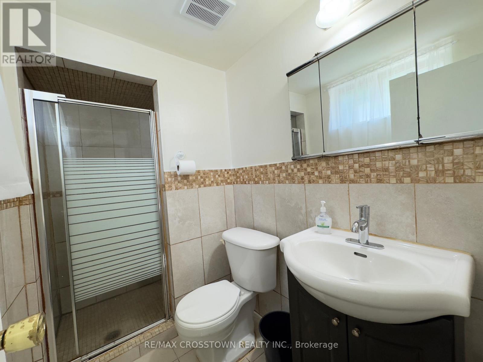 4 Fondy Court, Toronto, Ontario  M9W 4R5 - Photo 10 - W12409194