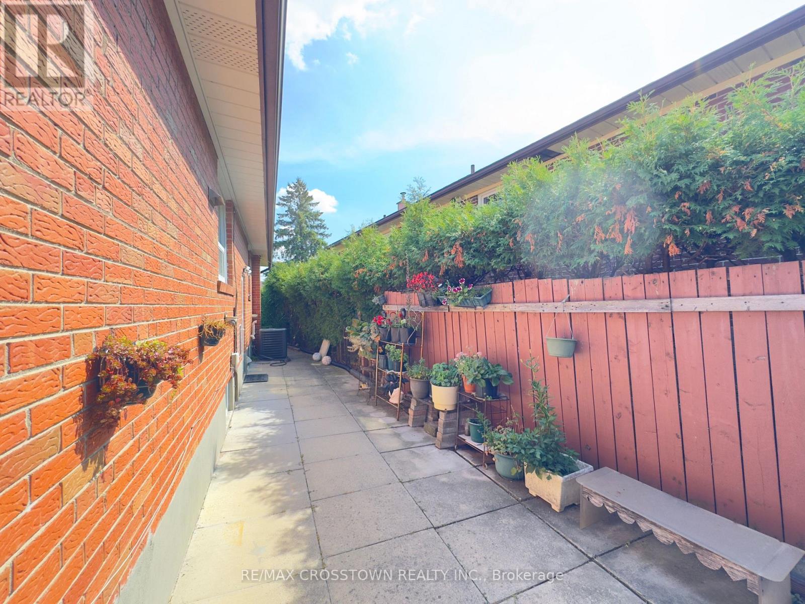 4 Fondy Court, Toronto, Ontario  M9W 4R5 - Photo 11 - W12409194