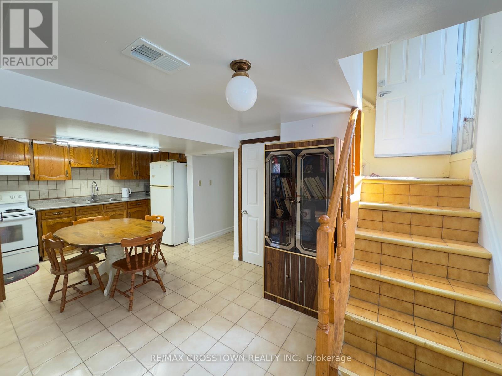 4 Fondy Court, Toronto, Ontario  M9W 4R5 - Photo 3 - W12409194