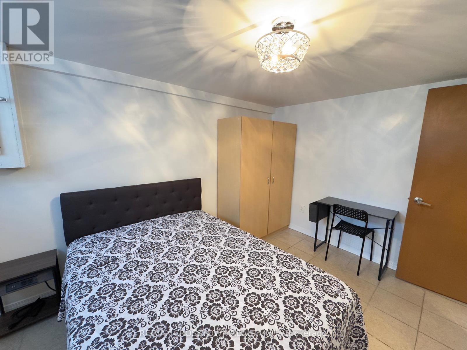 4 Fondy Court, Toronto, Ontario  M9W 4R5 - Photo 7 - W12409194