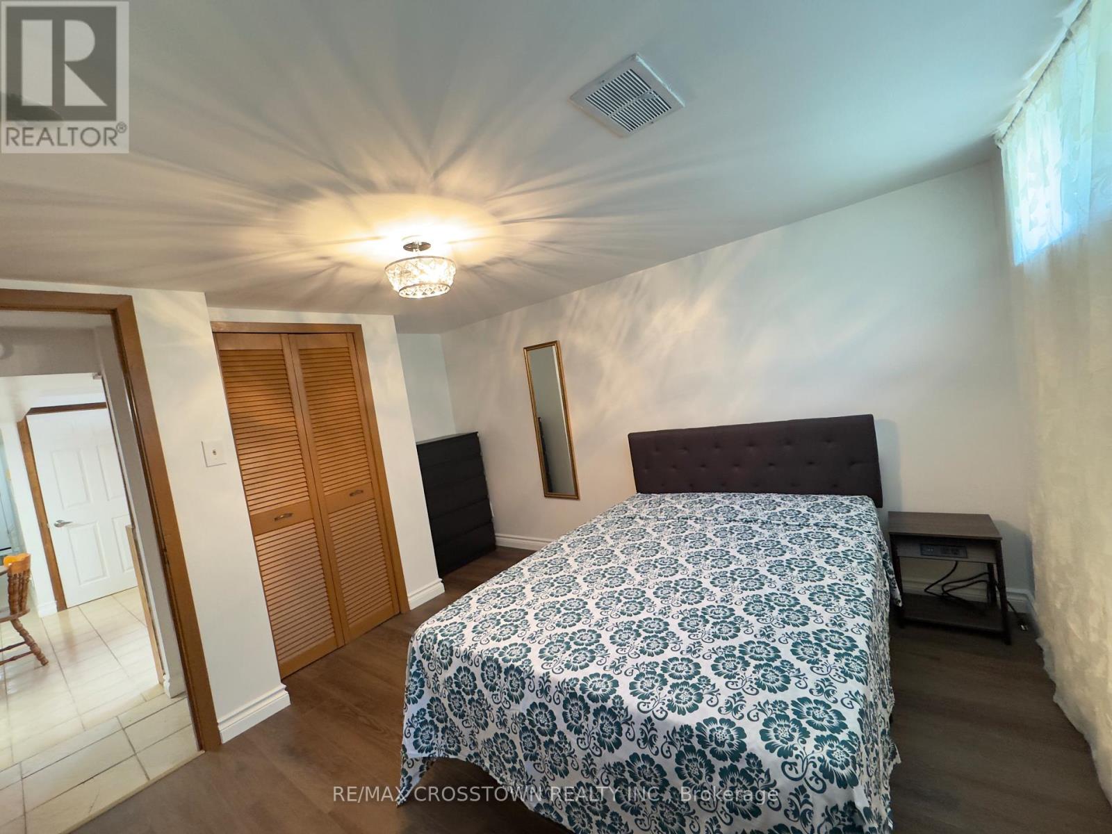 4 Fondy Court, Toronto, Ontario  M9W 4R5 - Photo 9 - W12409194