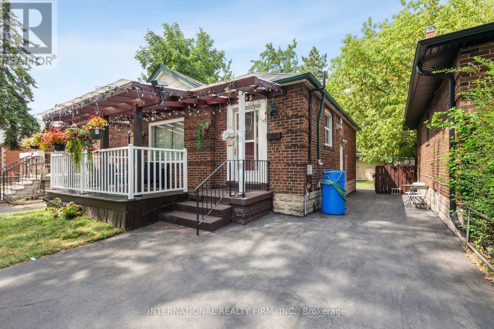 1982 Lawrence Avenue W, Toronto, Ontario  M9N 1H4 - Photo 2 - W12409205