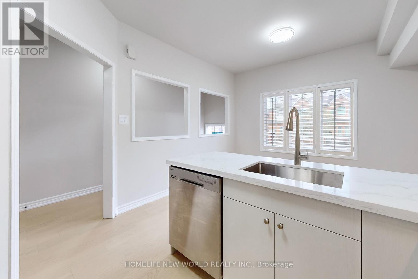 50 Bluewater Court, Toronto, Ontario  M8V 4A9 - Photo 12 - W12409218